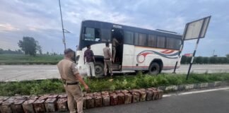 बाजपुर में अवैध लीसा तस्करी का भंडाफोड़, 10.50 लाख का लीसा बरामद; चार गिरफ्तार