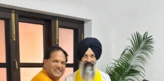 🛑रूद्रपुर पहुंचे राधा स्वामी सत्संग व्यास के संत सतगुरु डॉ. जसदीप सिंह गिल, मेयर ने भेंट कर लिया आशीर्वाद