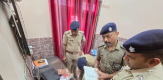 साइबर अपराधियों पर पुलिस का बड़ा प्रहार, दिनेशपुर में चिन्हित साइबर हॉटस्पॉट पर चला विशेष अभियान